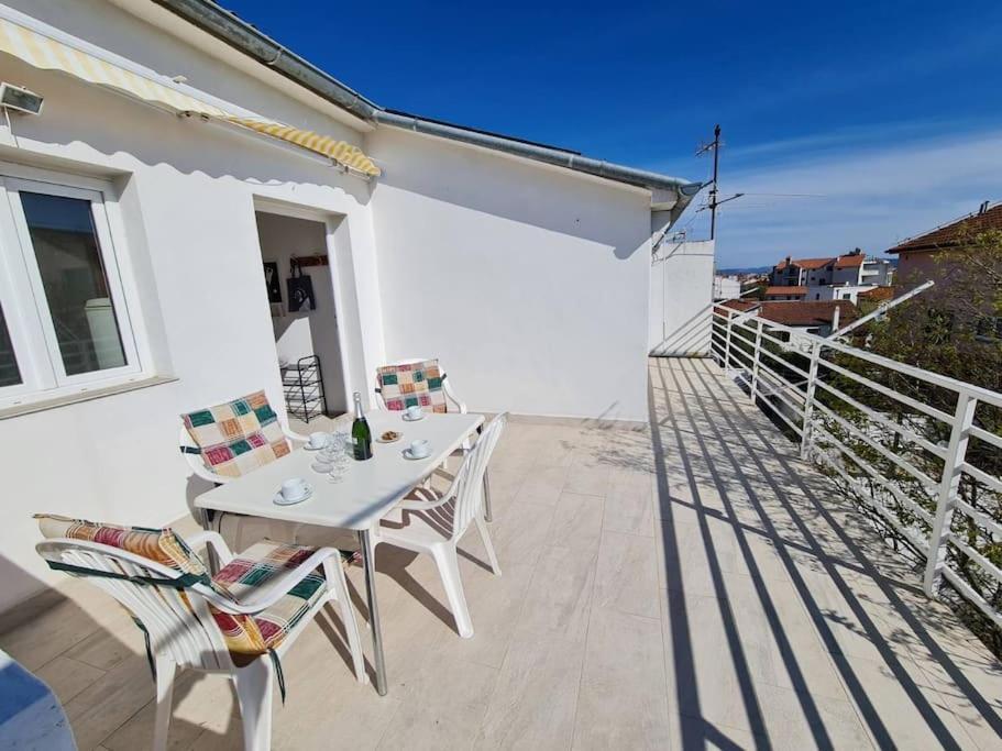 Prostorny Domov V Nejkrasnejsi Casti Chorvatska Apartment Vodice Luaran gambar