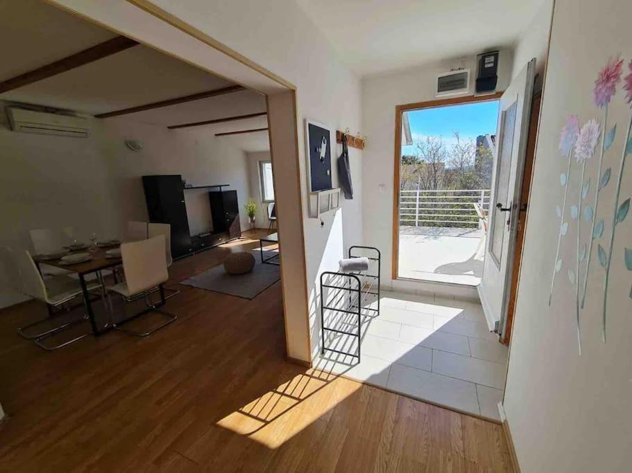 Prostorny Domov V Nejkrasnejsi Casti Chorvatska Apartment Vodice Luaran gambar