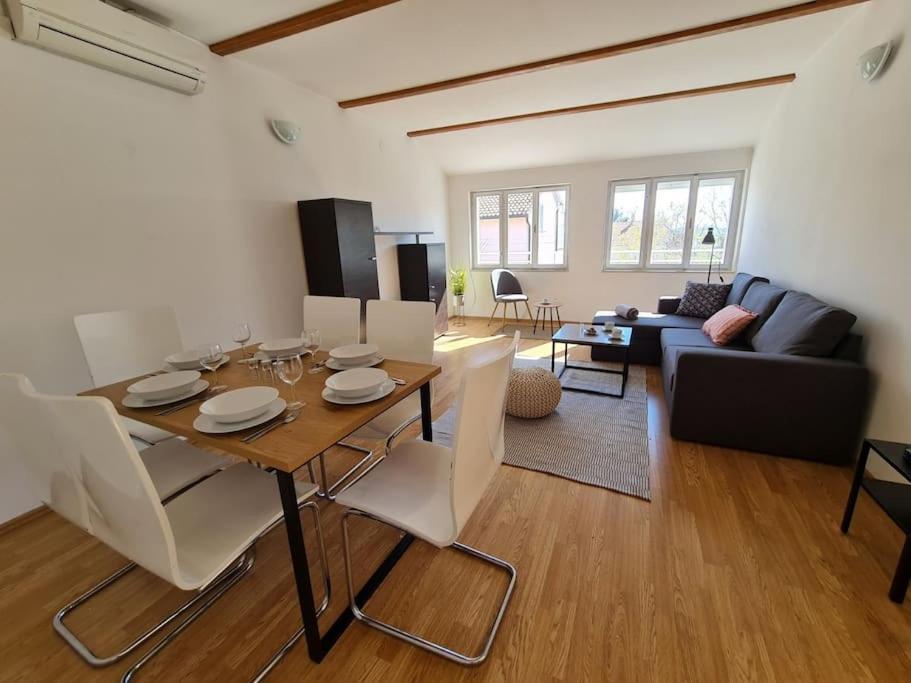 Prostorny Domov V Nejkrasnejsi Casti Chorvatska Apartment Vodice Luaran gambar