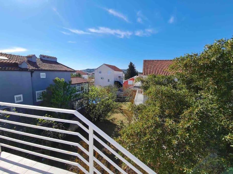 Prostorny Domov V Nejkrasnejsi Casti Chorvatska Apartment Vodice Luaran gambar